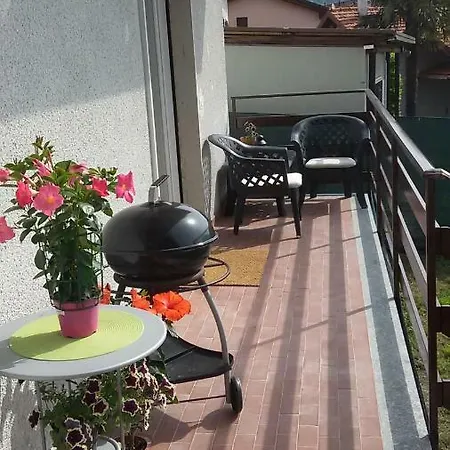Sissi House Flowers بيت للعطل غْرافيدونا